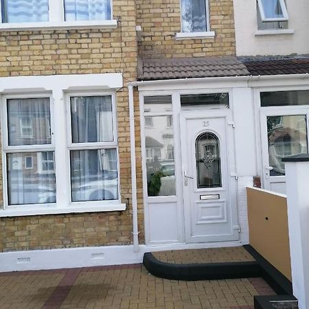 Fbs Homestay Norwood Екстер'єр фото